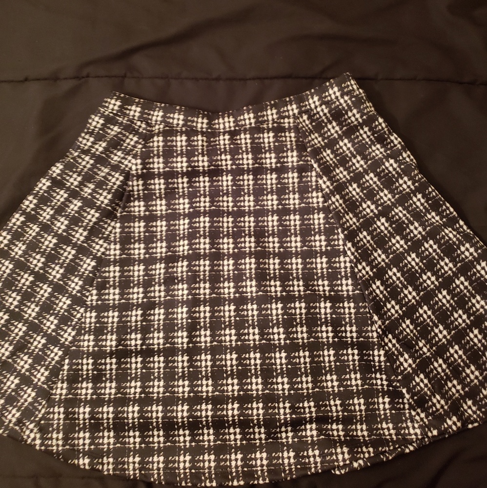 HOUNDSTOOTH SKATER SKIRT